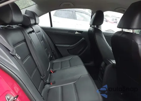 2013 Volkswagen Jetta 2.0L S z USA, uszkodzony, nr VIN 3VW2K7AJ9DM388493